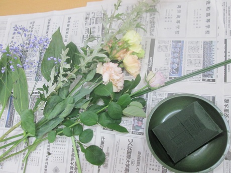 フラワーサークルで生ける花