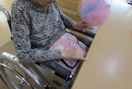 わたあめゲット!な利用者様にこにこです