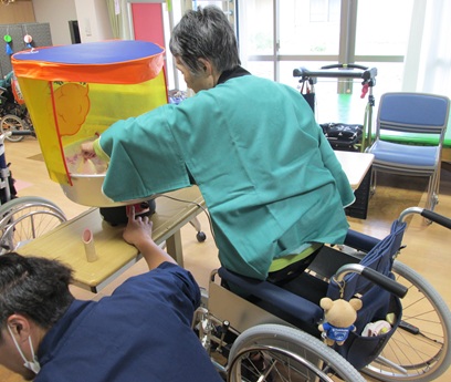わたあめを手伝う利用者様