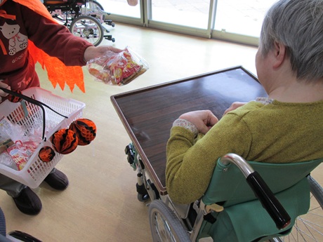 ハロウィン
お菓子を配ってくれた