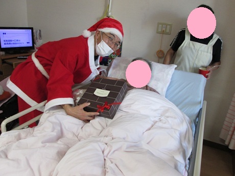 サンタさんがプレゼントを配ってくれた