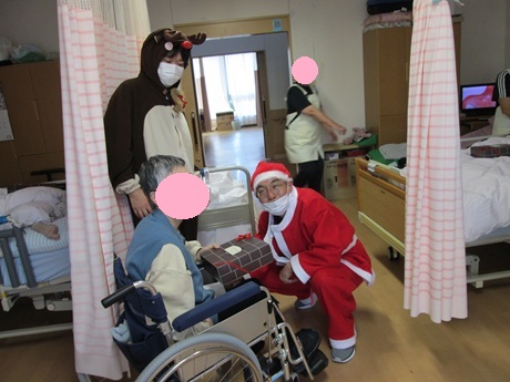 サンタさんがプレゼントを配ってくれた