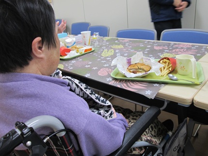 テイクアウトを楽しむ利用者様