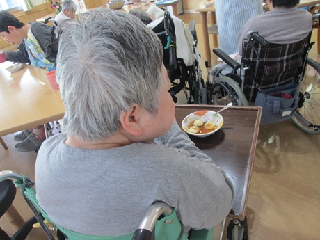 みたらし団子実食中