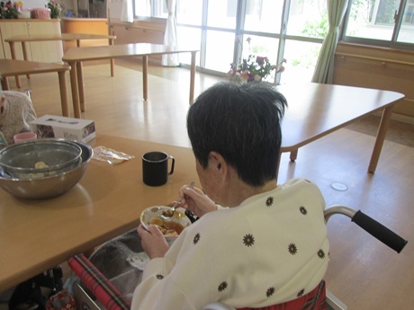 みたらし団子実食中