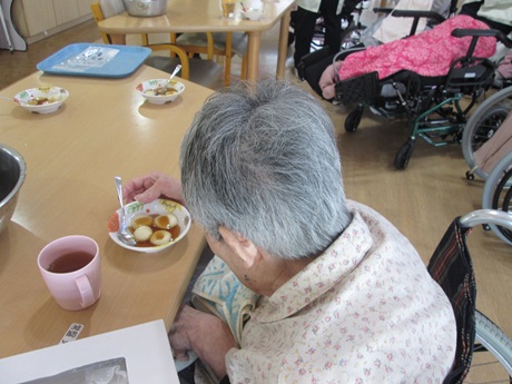 みたらし団子実食中