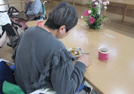 みたらし団子実食中